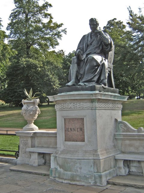 Statue_of_Edward_Jenner_-_geograph.org.uk_-_1452436