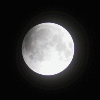 Para los que no hayáis podido ver el eclipse, esta es una primera secuencia de como la Luna va entrando en la sombra, tomada en el eclipse de ayer.
