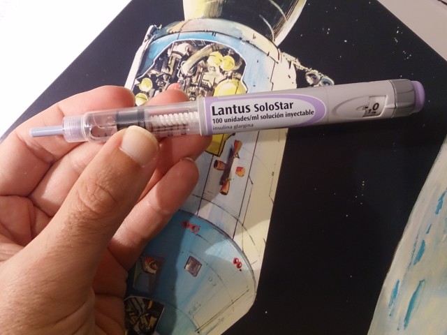 Inyector de insulina Lantus (Glargina) sin el capuchón. Imagen: Víctor Guisado Muñoz 