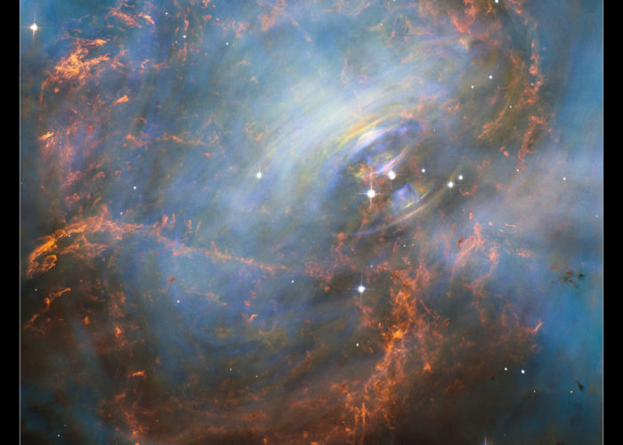 Imagen: Detalle del centro de la nebulosa del Cangrejo (M1) combinando tomas separadas por varios años usando el Telescopio Espacial Hubble. Crédito: NASA and ESA