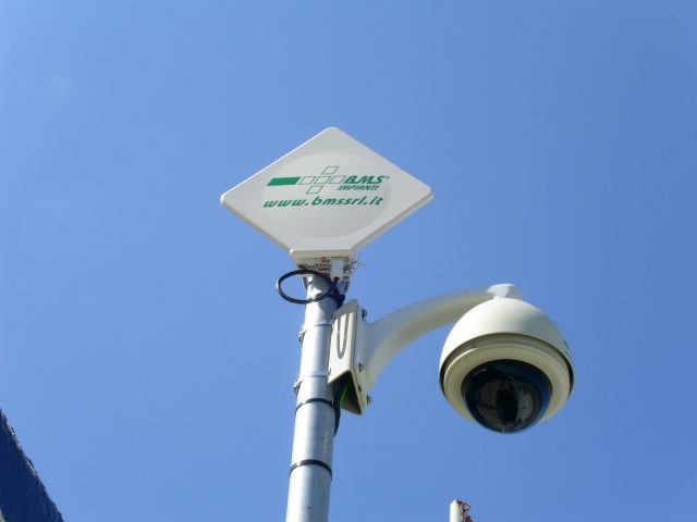 figure-1-wireless-surveillance-camera-640x480