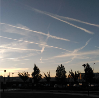 líneas en el cielo