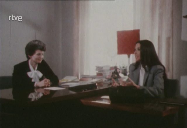 Monica Randall entrevista a Valentina Tereshkova. Fuente: [Rasgos]. Hacer click en la imagen para acceder al vídeo.