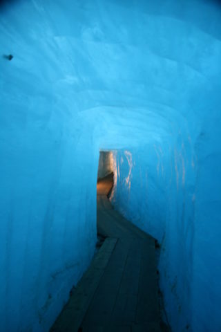Gruta del glaciar en 2016